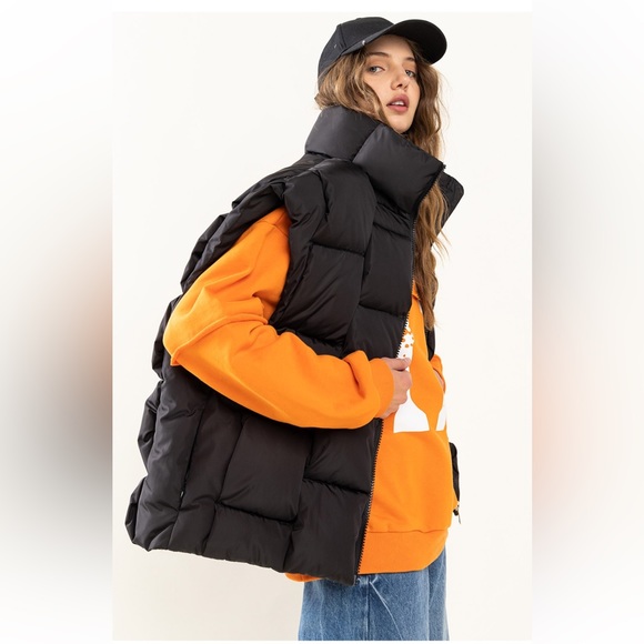 30 Solid High Neck Puffer Vest Jacket - Picture 3 of 4